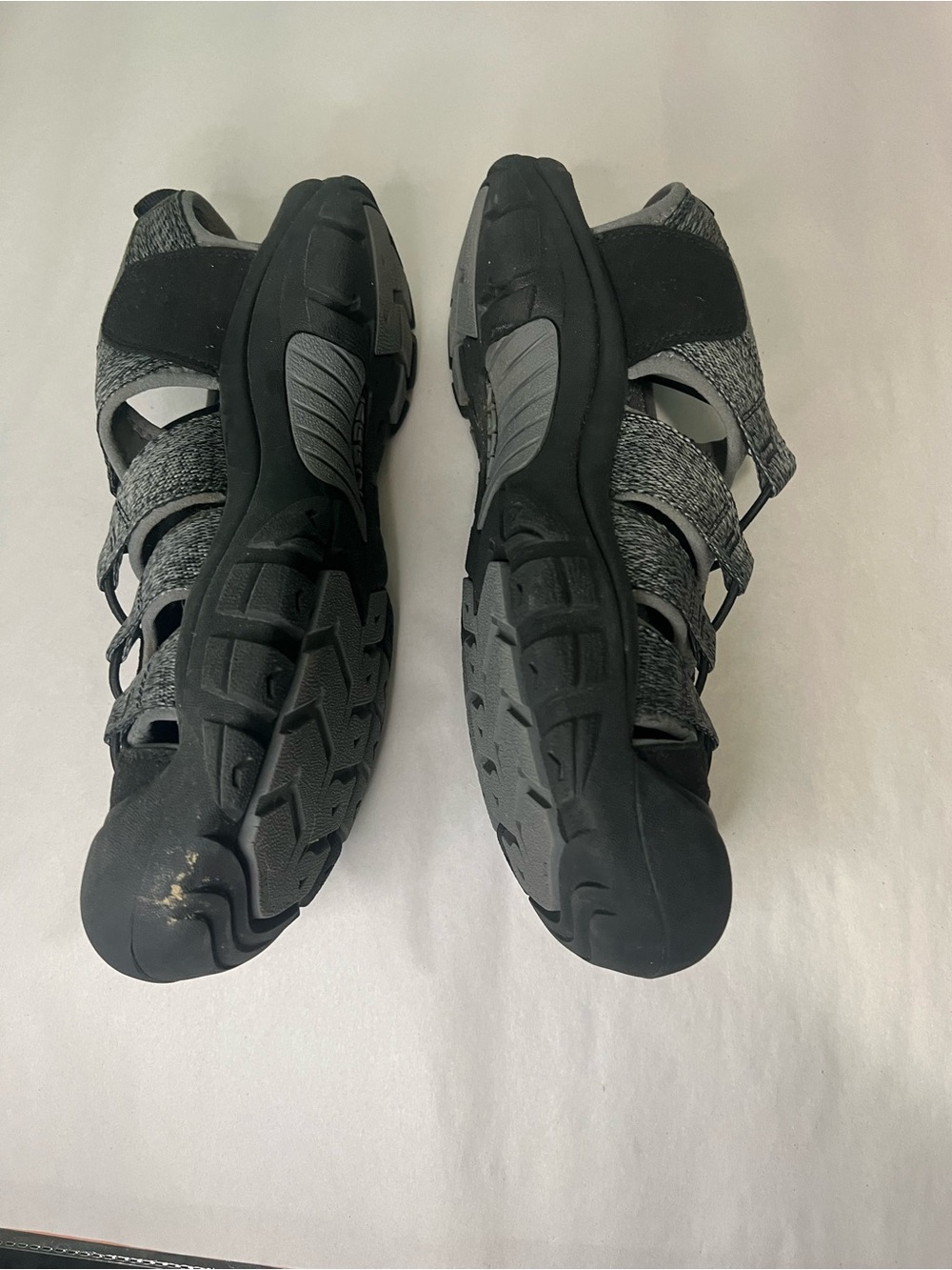 Keen Men's Black Gray Closed-Toe Sandals - Picture 2 of 5